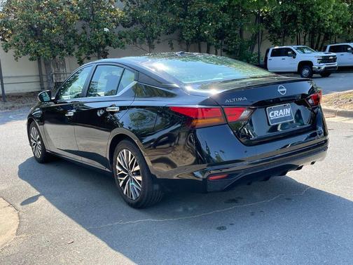 Super Black 2024 Nissan Altima 2.5 SV