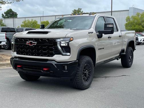 White 2026 Chevrolet Silverado 2500 Crew Cab, Standard Bed, XR2, 4WD