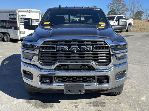 2025 RAM 2500 Tradesman Crew Cab 4x4 6'4' Box