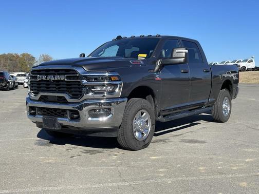 2025 RAM 2500 Tradesman Crew Cab 4x4 6'4' Box
