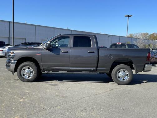 2025 RAM 2500 Tradesman Crew Cab 4x4 6'4' Box