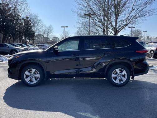 2022 Toyota Highlander L