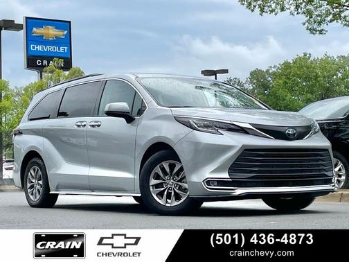 Celestial Silver Metallic 2023 Toyota Sienna XLE