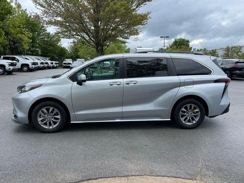 Celestial Silver Metallic 2023 Toyota Sienna XLE