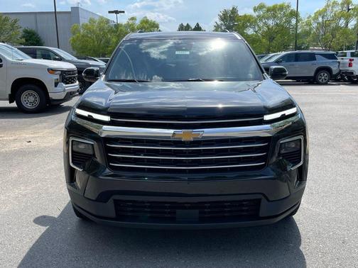 Black Metallic 2026 Chevrolet Traverse LT