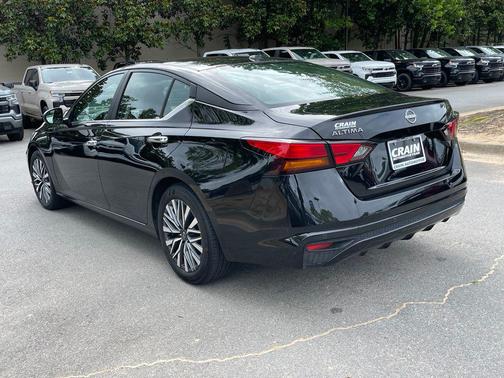 Super Black 2025 Nissan Altima 2.5 SV