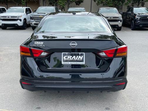 Super Black 2025 Nissan Altima 2.5 SV
