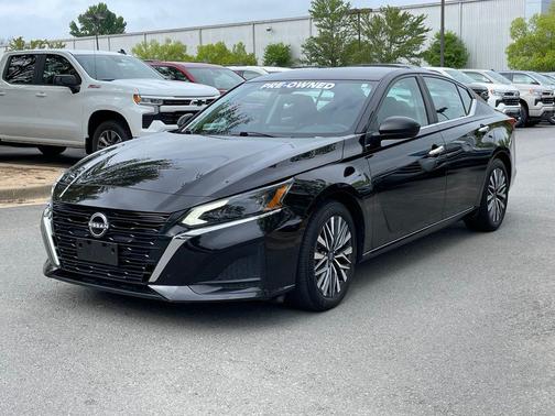 Super Black 2025 Nissan Altima 2.5 SV
