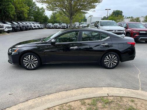 Super Black 2025 Nissan Altima 2.5 SV