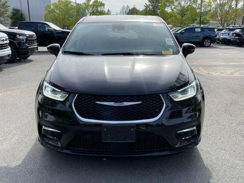 Diamond Black Crystal Pearlcoat 2024 Chrysler Pacifica Limited