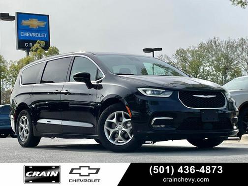 Diamond Black Crystal Pearlcoat 2024 Chrysler Pacifica Limited