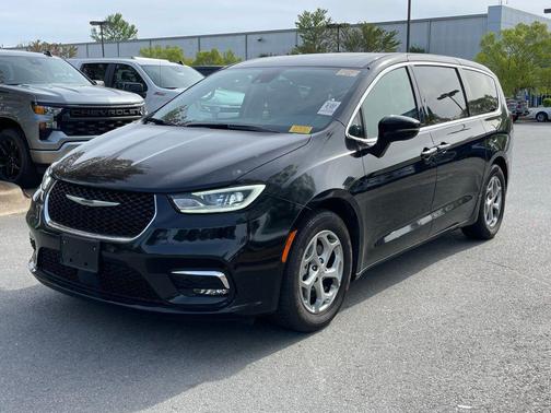 Diamond Black Crystal Pearlcoat 2024 Chrysler Pacifica Limited