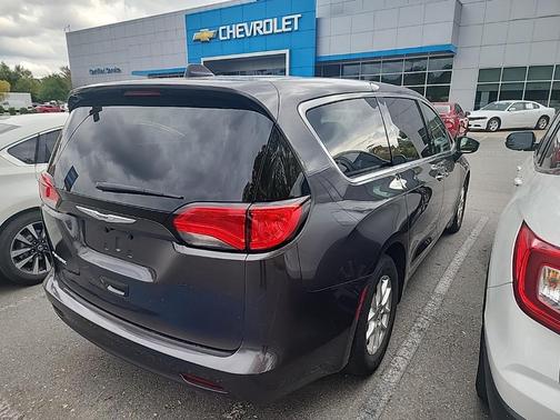 2022 Chrysler Voyager LX