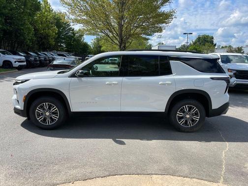 Summit White 2026 Chevrolet Traverse LT