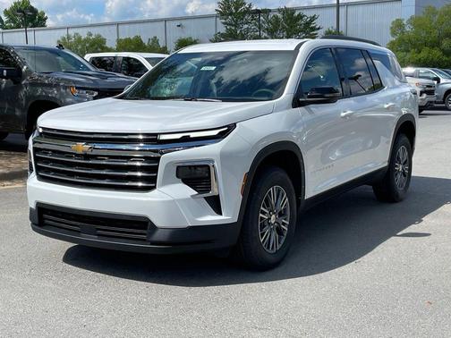 Summit White 2026 Chevrolet Traverse LT