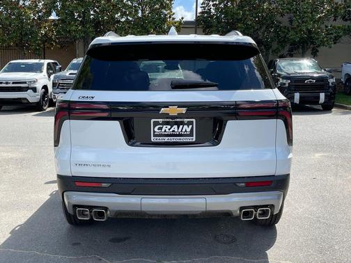 Summit White 2026 Chevrolet Traverse LT