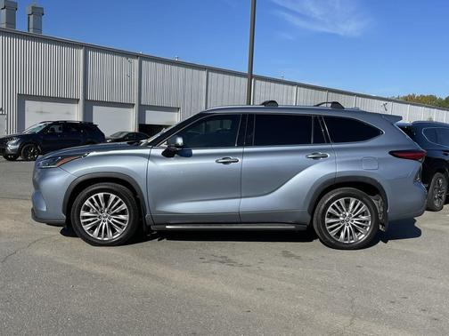 2023 Toyota Highlander Platinum