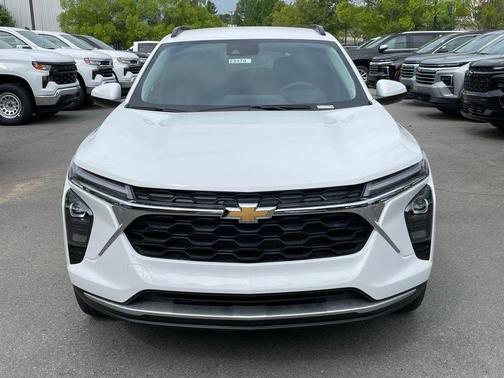 Summit White 2026 Chevrolet Trax LT
