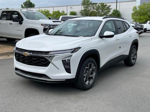 Summit White 2026 Chevrolet Trax LT
