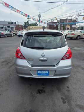 Brilliant Silver 2010 Nissan Versa 1.8 SL