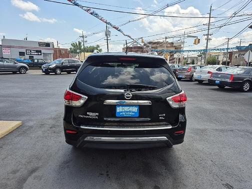 2016 Nissan Pathfinder SL
