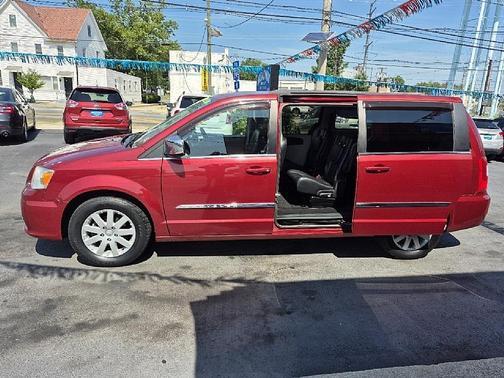 2011 Chrysler Town & Country Touring-L
