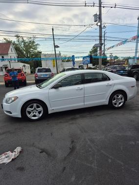 Summit White 2009 Chevrolet Malibu LS