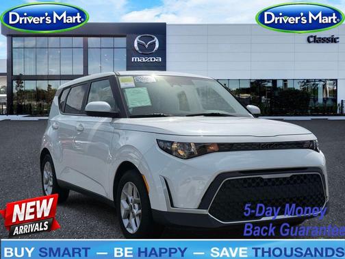 Snow White Pearl 2024 Kia Soul LX