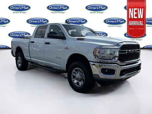 2022 RAM 2500 Tradesman Crew Cab 4x4 6'4' Box