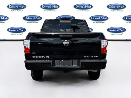 2023 Nissan Titan SV