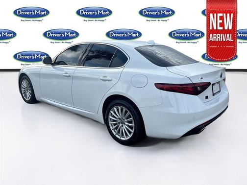 2021 Alfa Romeo Giulia Base