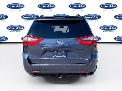 2020 Toyota Sienna XLE