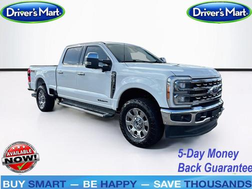 Oxford White 2023 Ford F-250 Lariat