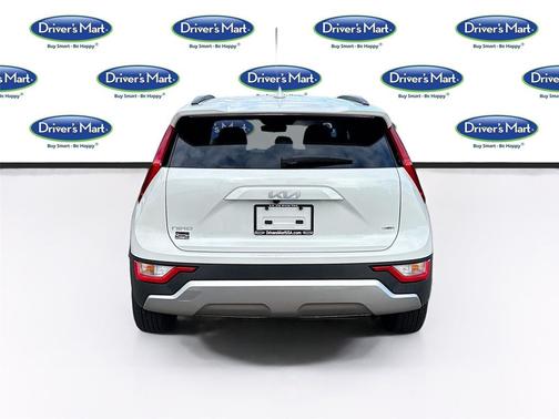 Snow White Pearl 2024 Kia Niro LX