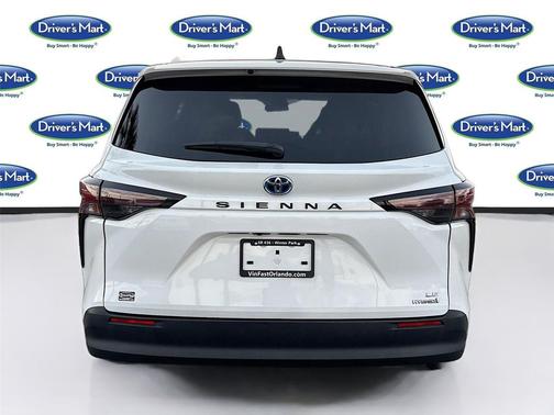 2024 Toyota Sienna LE
