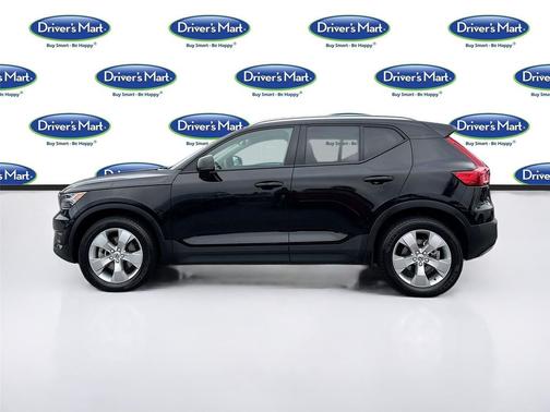 2022 Volvo XC40 T5 Momentum