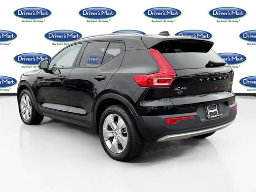 2022 Volvo XC40 T5 Momentum