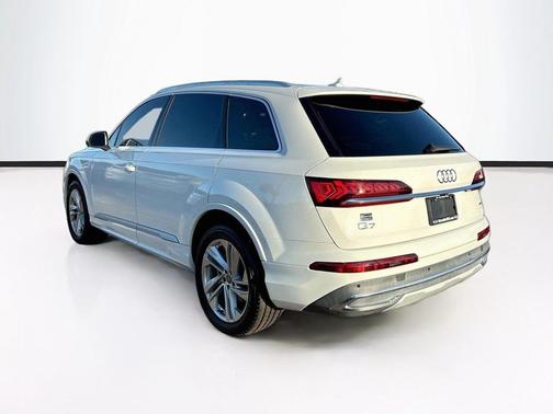 Carrara White 2020 Audi Q7 45 Premium