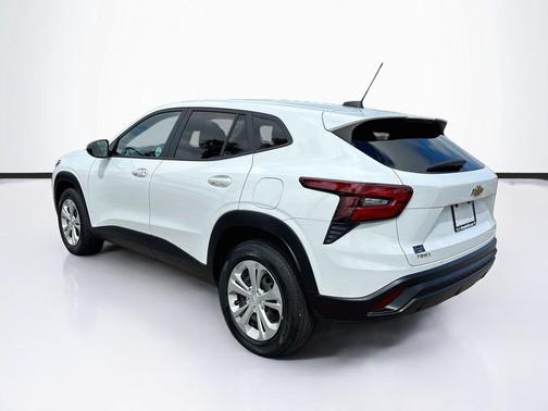 Summit White 2025 Chevrolet Trax LS