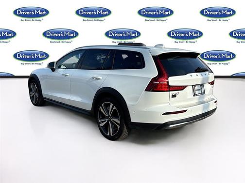2025 Volvo V60 Cross Country Plus, B5 AWD Gas (mild hybrid)