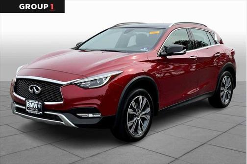 2017 INFINITI QX30 Premium