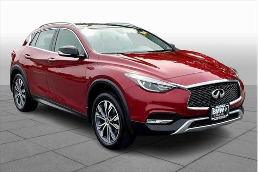2017 INFINITI QX30 Premium