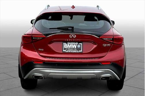 2017 INFINITI QX30 Premium