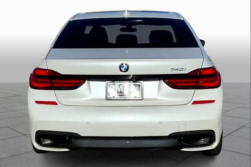 2019 BMW 740 740i