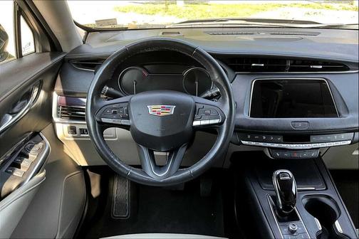 2022 Cadillac XT4 Luxury