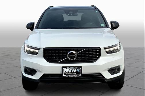 2022 Volvo XC40 T5 R-Design