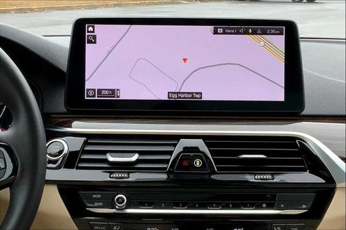 Alpine White 2022 BMW 530 i xDrive