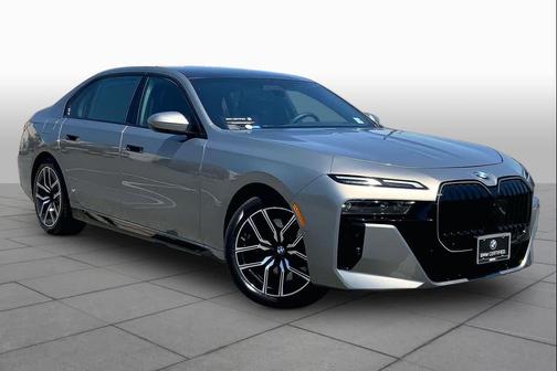 Oxide Grey Metallic 2024 BMW 740 740i