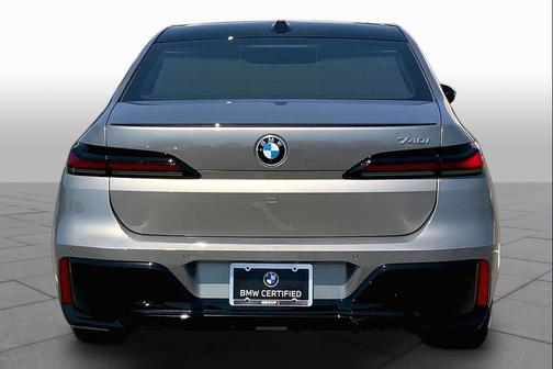 Oxide Grey Metallic 2024 BMW 740 740i