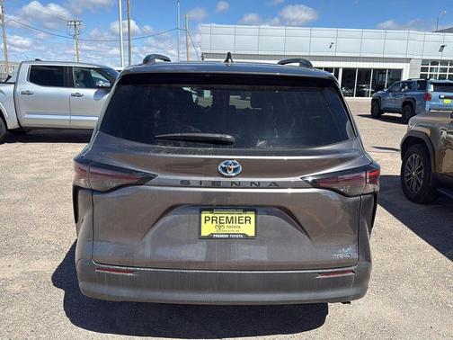 2023 Toyota Sienna LE